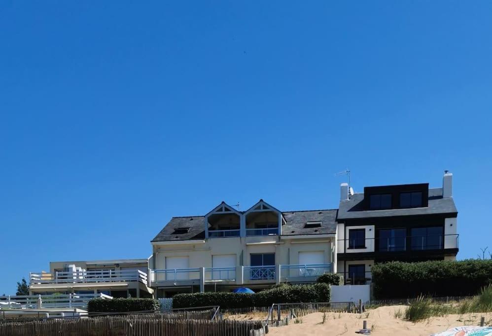 Sur La Plage De Bonne Source Les Pieds Dans L'Eau Pornichet Exterior foto